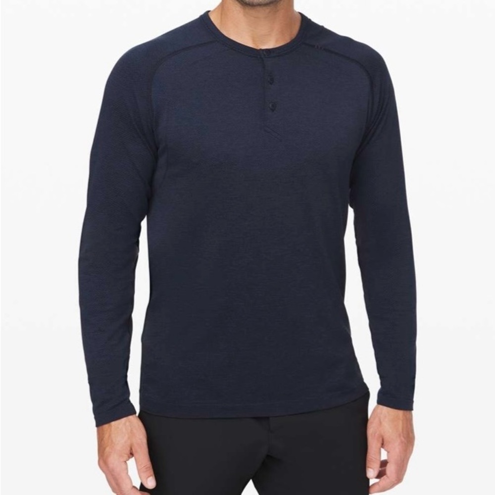 Lululemon Metal Vent Tech Long Sleeve Henley
Mineral Blue / True Navy size xl